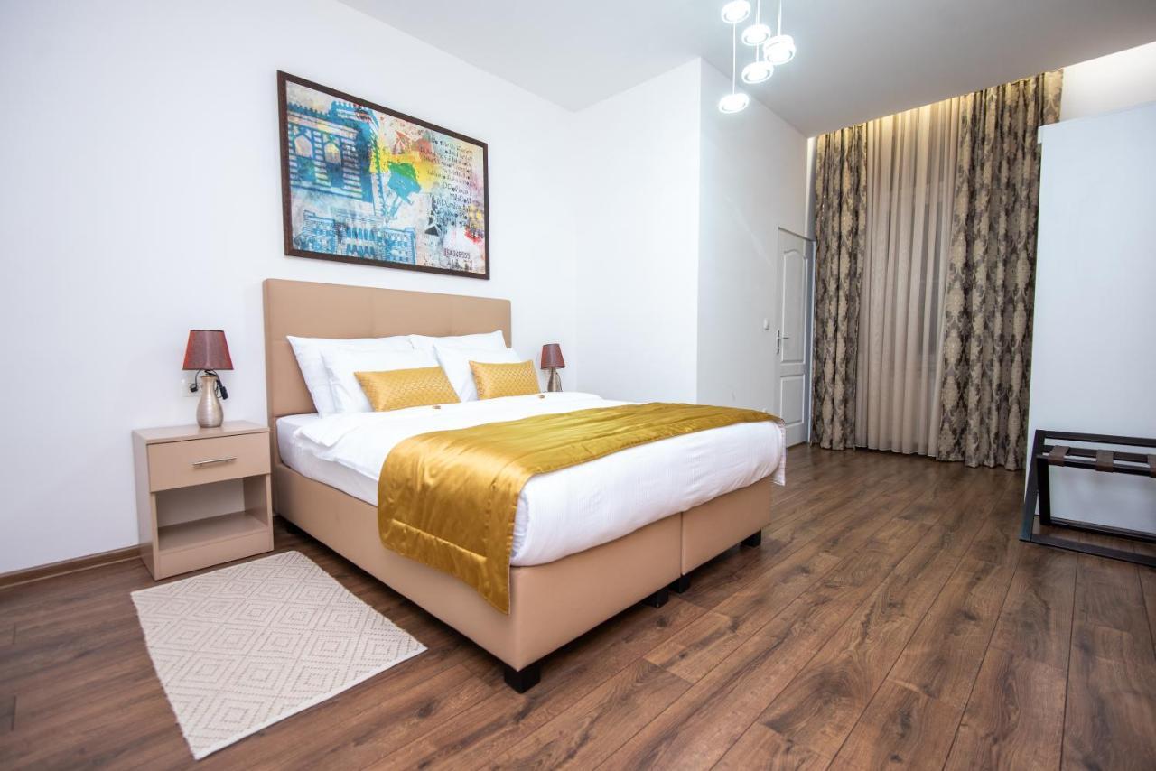 Megapolis Main Street Suites Sarajevo Ngoại thất bức ảnh